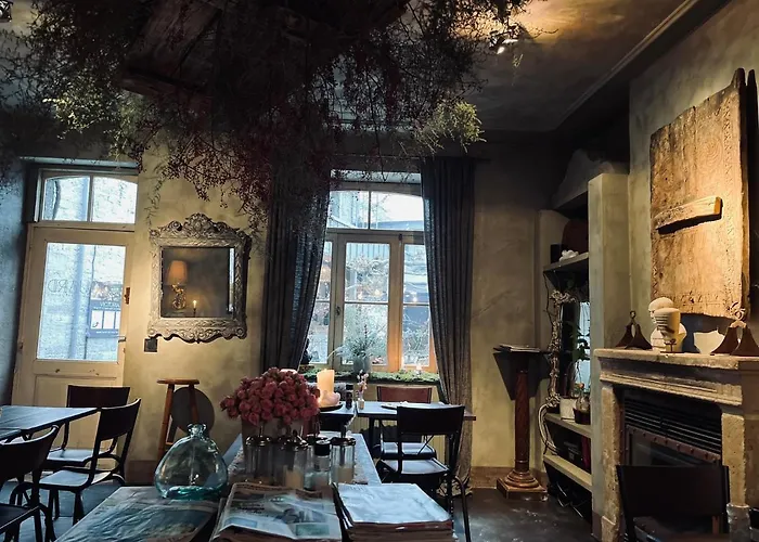 Édouard Garden Café Guest Room